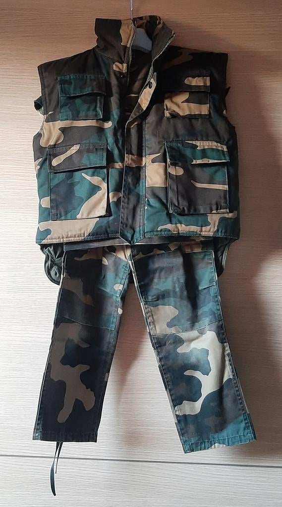 Kindersetje leger met bijpassende pet maat 122 (zie foto's), Kinderen en Baby's, Kinderkleding | Maat 122, Gebruikt, Jongen, Ophalen of Verzenden