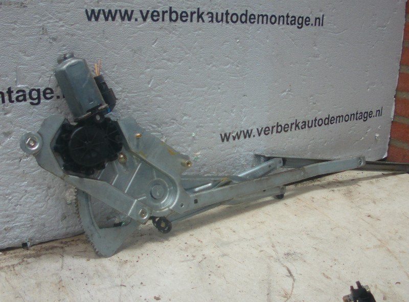 VITRE MECANISME ELECTRIQUE DROIT Renault Megane (EA), Renault, Droite, Utilisé, Peter-Huppertz-Straße 5
51063  Köln, DE