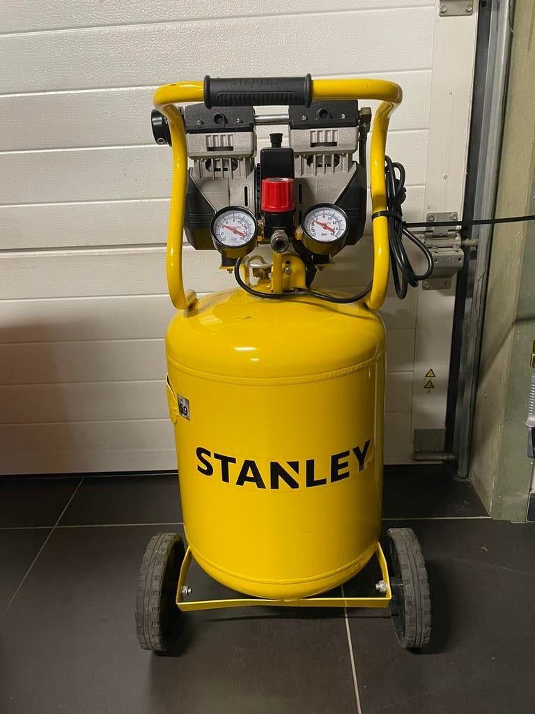Stanley B2DV2G4STN706 Compressor - Olievrij - 8bar, Doe-het-zelf en Bouw, Compressors, Ophalen, Zo goed als nieuw, Olievrij