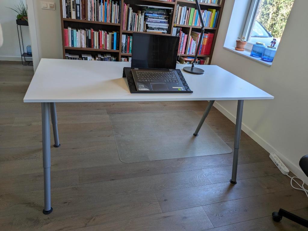 Bureautafel, Huis en Inrichting, Bureaus, Ophalen, Gebruikt, In hoogte verstelbaar, IKEA