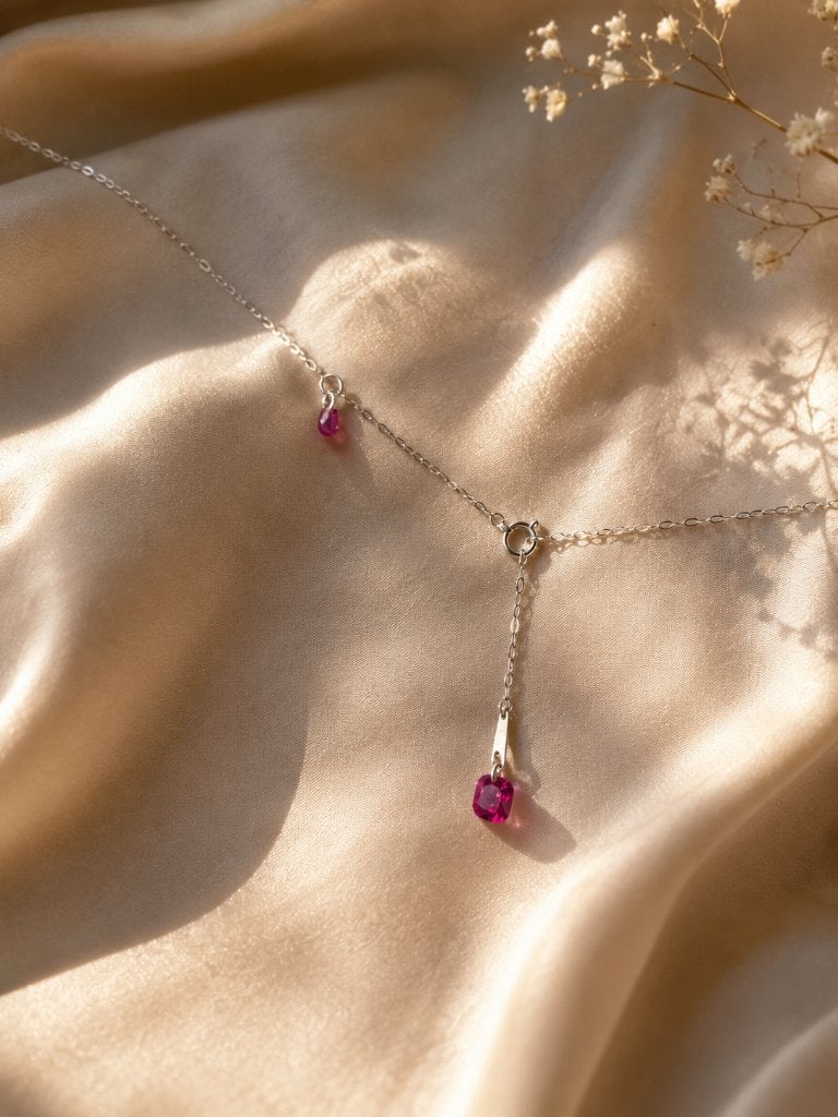 Collier rubis en or blanc 10K, Bijoux, Sacs & Beauté, Colliers, Avec pierre précieuse, Enlèvement ou Envoi, Or, Neuf