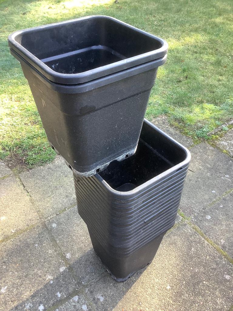 vierkante plastieken bloempotten-kweekpotten 30x30x33, Ophalen, Gebruikt