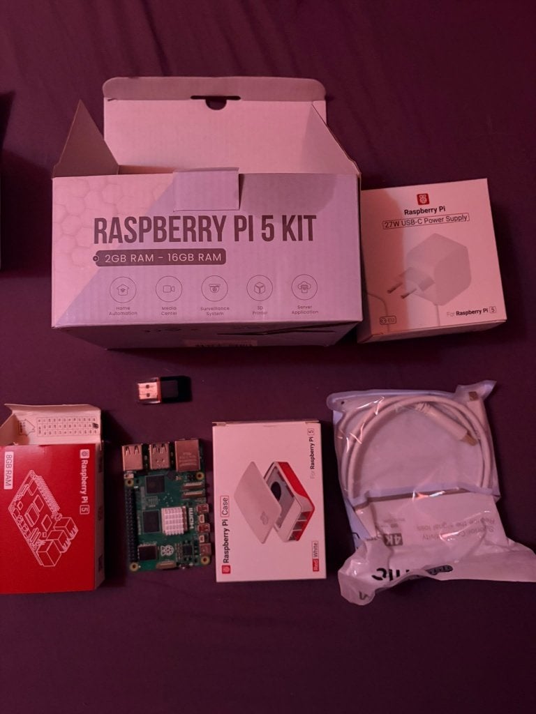 Raspberry Pi 5 8Go + Aeotec Z-Wave + Fibaro, Informatique & Logiciels, 8 GB, 64-bit quad-core Cortex-A76 processor, Comme neuf