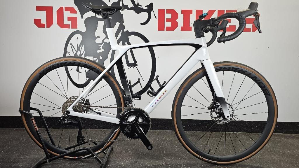 racefiets trek madone sl6 gen8 disc di2 (2025) *300km*, Ophalen, Zo goed als nieuw