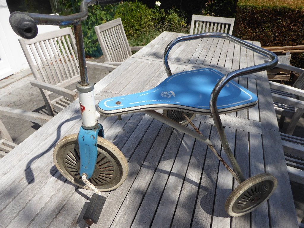 tricycle ancien, Enlèvement