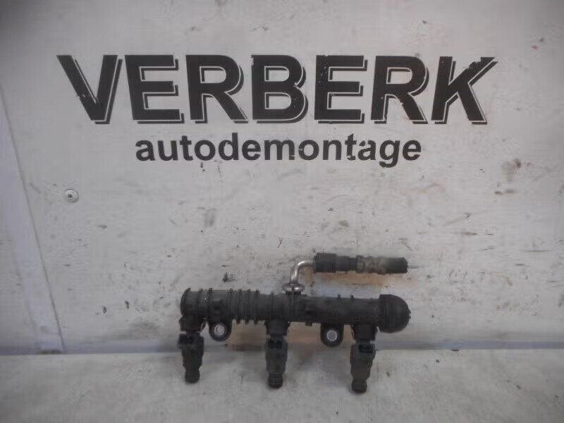 INJECTIEGALERIJ Opel Corsa C (F08 / 68) (0280151075), Robert Bosch AG, Gebruikt, Opel, Ophalen of Verzenden