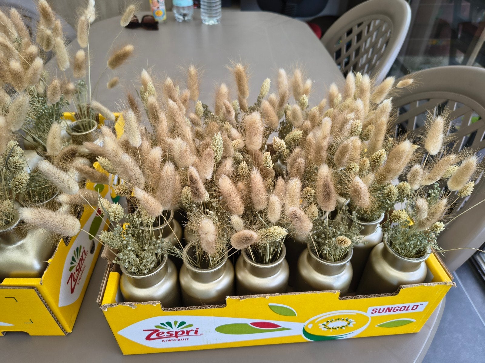 Vaasjes droogbloemen, Ophalen