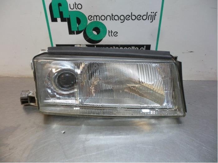 Phare droit d'un Skoda Octavia (Octavia 97-), -, Utilisé, Skoda, -