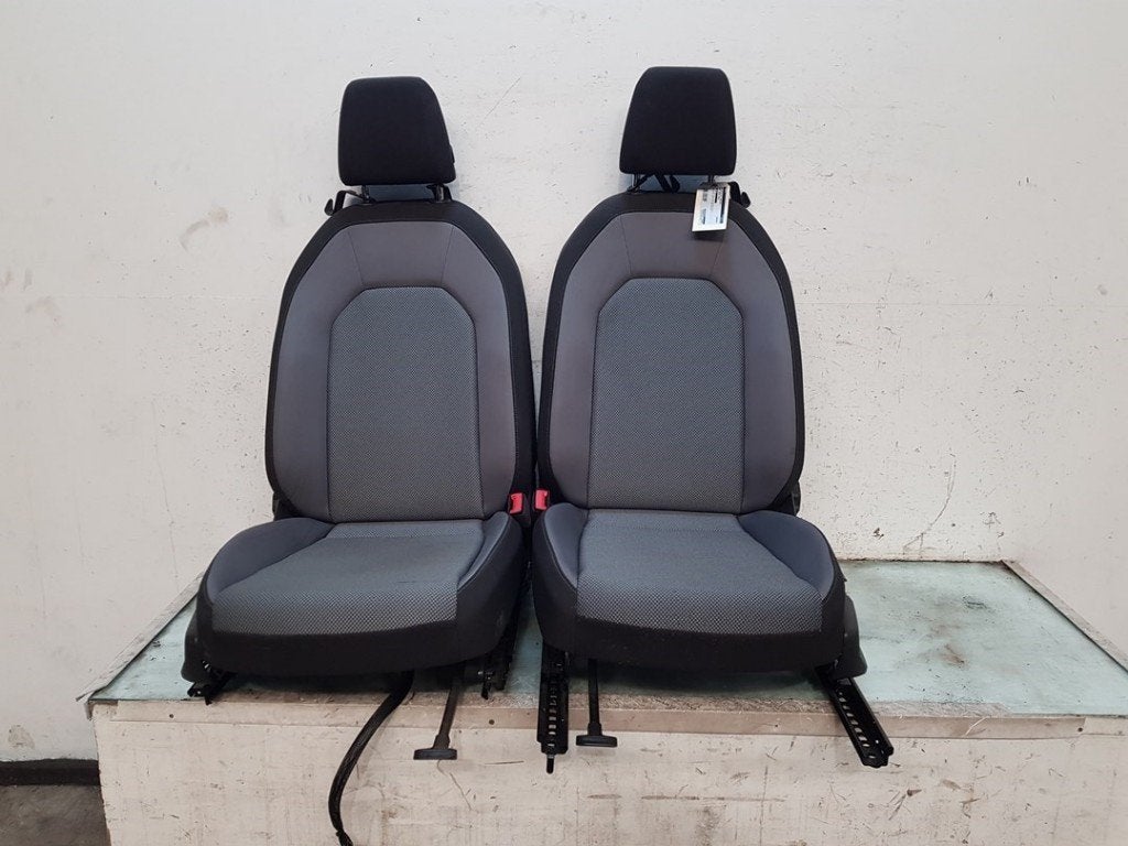 INTERIEUR Seat Arona (KJX) (|6F0880241E|6F0880242E|), Auto-onderdelen, Dhr. J. Ham, Gebruikt, Administratie@autoham.nl, Seat