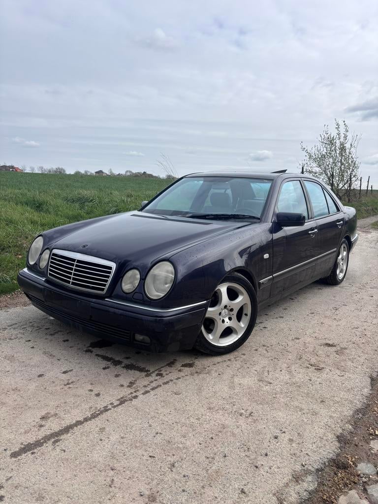Mercedes E240 V6 Avantgarde Automaat Leer Schuifdak 180.000, Auto's, Mercedes-Benz, Bedrijf, Te koop, E-Klasse, ABS, Airbags, Airconditioning