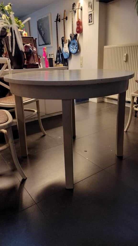 Witte ronde tafels, Ophalen