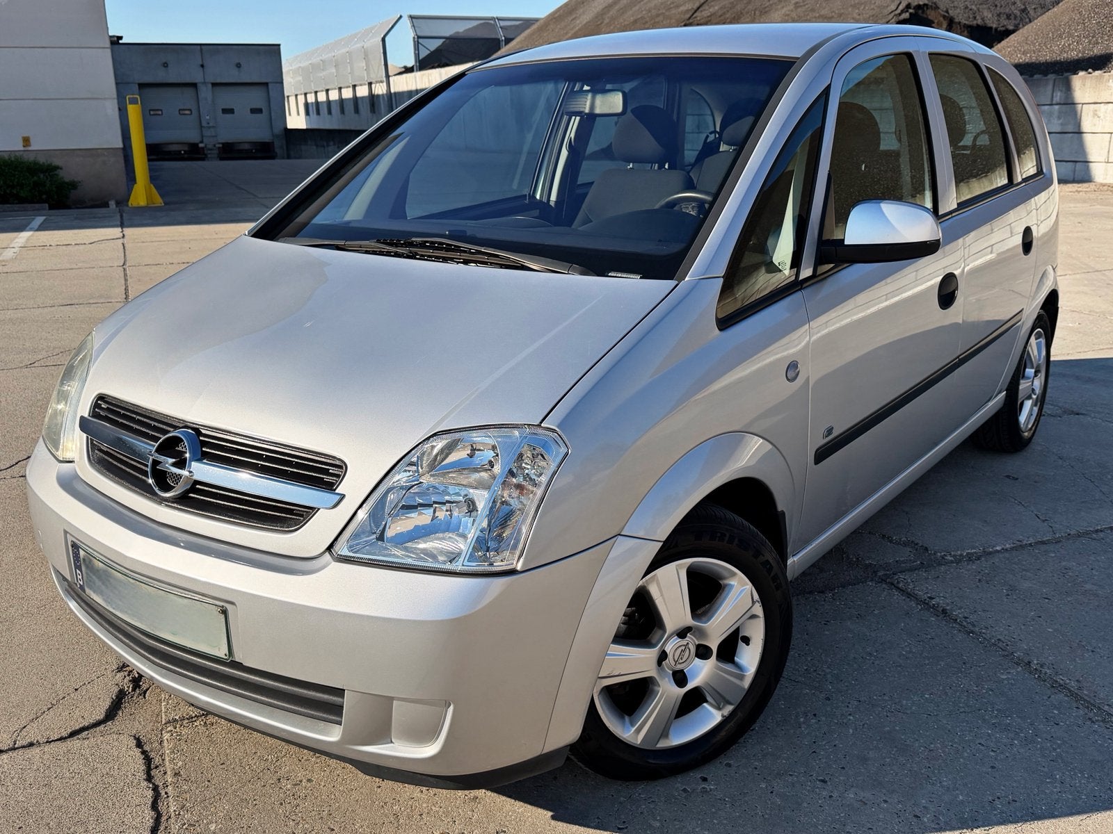 Opel Meriva 1.6i benzine - 53.000km - Airco - 2004 - 1st eig, Auto's, Opel, Bedrijf, Meriva, ABS, Airbags, Airconditioning, Centrale vergrendeling