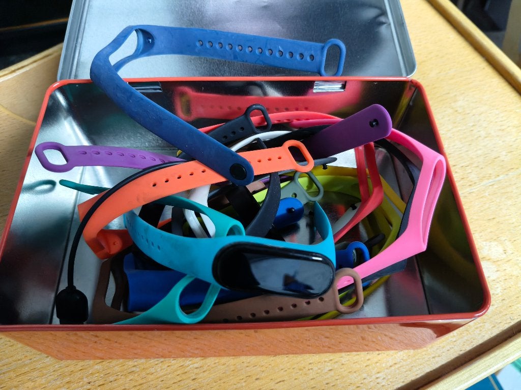 Lot de bracelets+ montre électronique, Enlèvement, Comme neuf