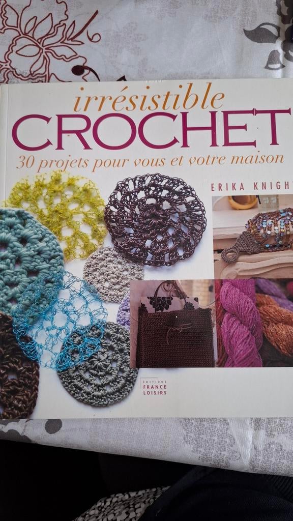3 livres  de travaux pratiques crochet broderie