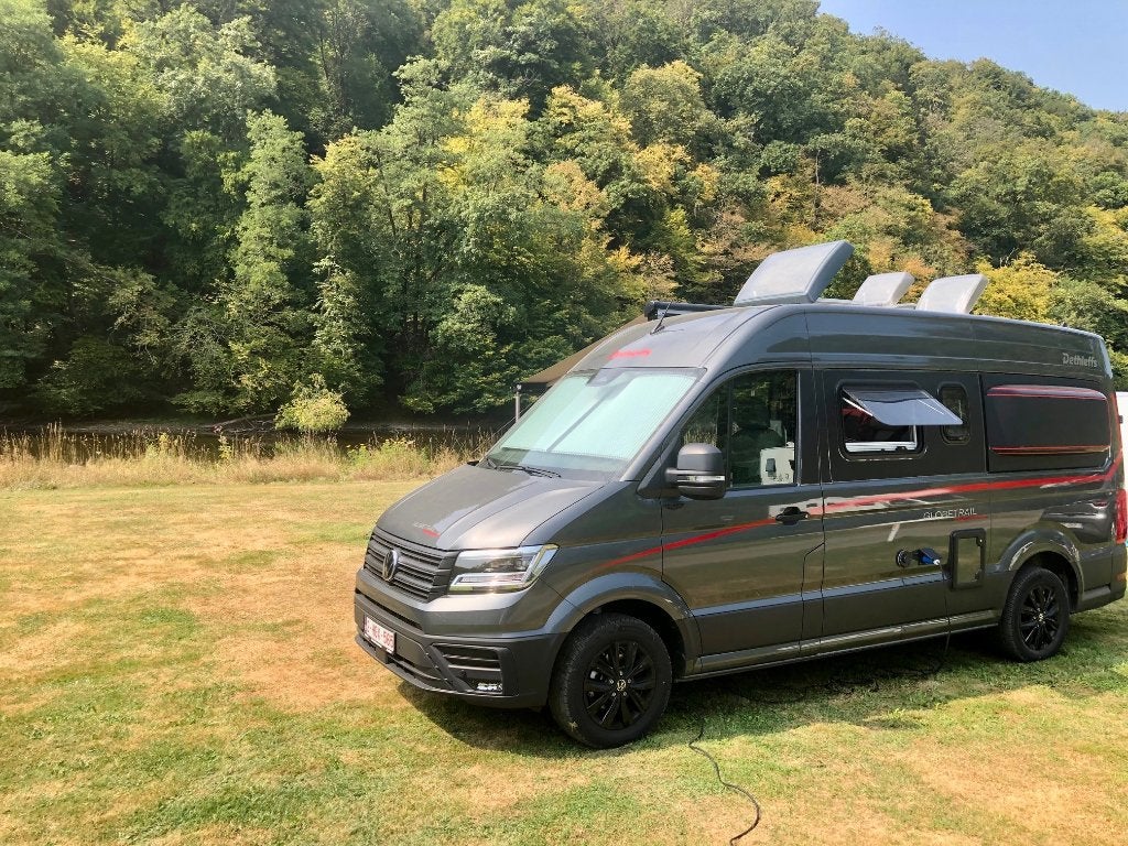 Dethleffs Globetrail Performance Advantage 2025 (model 2026), Marchepied électrique, Jusqu'à 4, Siège standard, 5 à 6 mètres