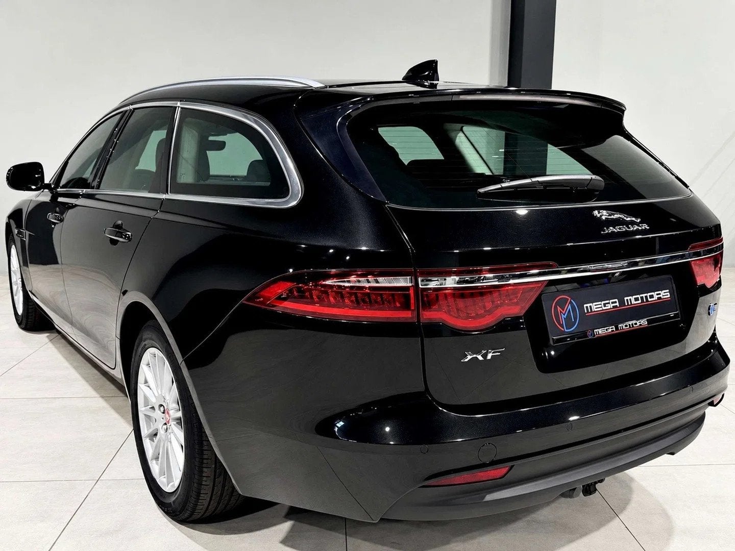 Jaguar XF 2.0d 163CV AUTO+F1 CUiR NAVi CARPLAY CAMERA, Autos, Cuir, Achat, Entreprise, Noir