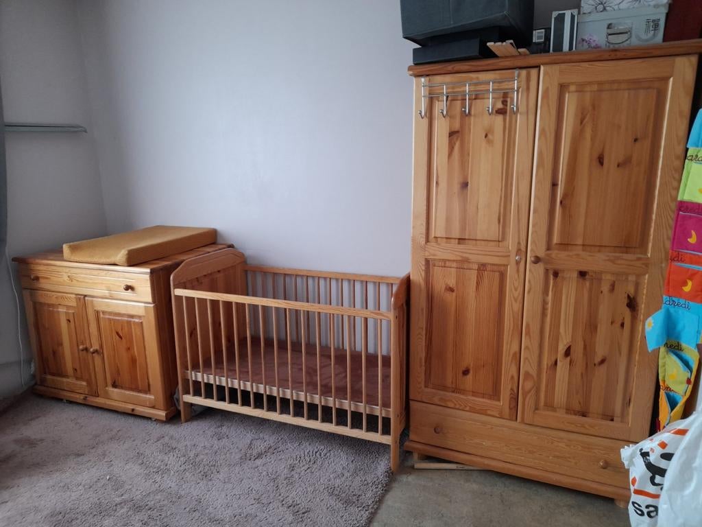 Chambre bébé complète en bois massif, Enfants & Bébés