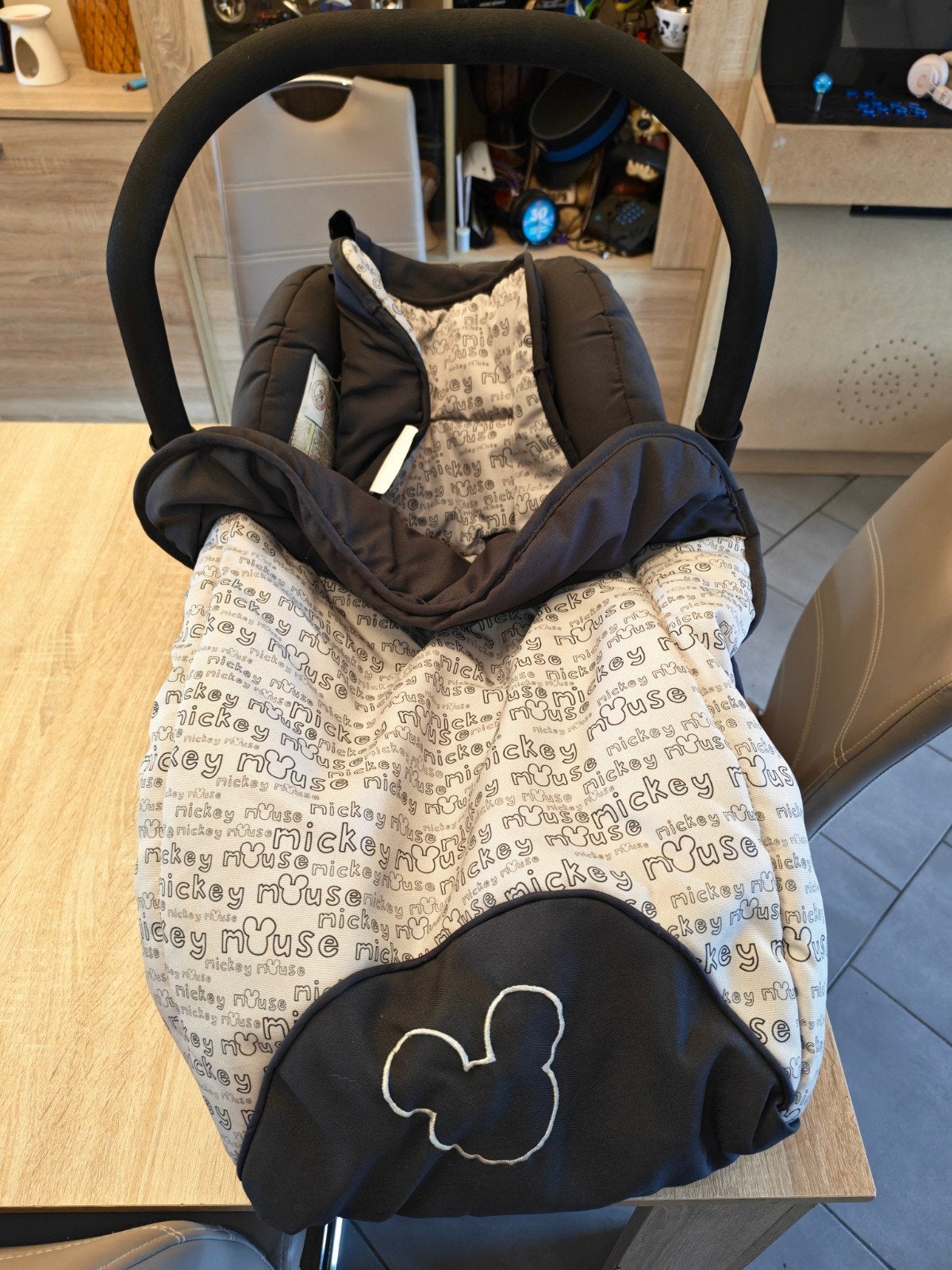 Cosy hauck mickey, Enlèvement