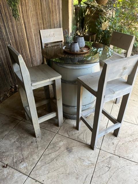 prachtige tuinset -wijnvat met barkrukken-te koop, Ophalen, 4 zitplaatsen, Gebruikt, Steigerhout