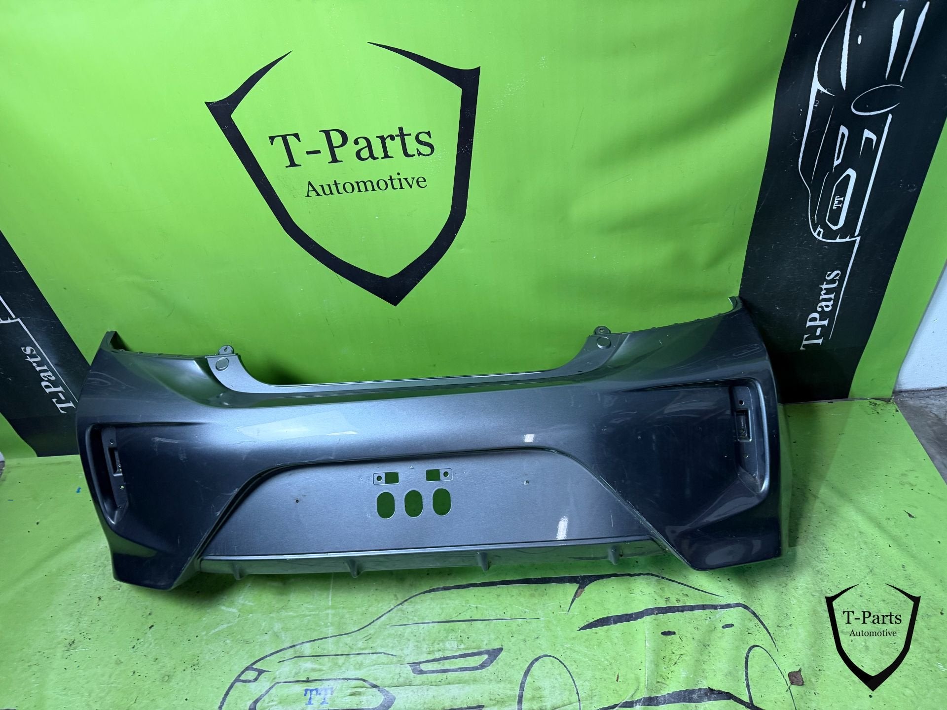 mitsubishi space star achterbumper bumper, Info@mitsubishi-motors.com, Gebruikt, Mitsubishi Motors Corporation, Shibaura 3-1-21
108-8410  Tokyo