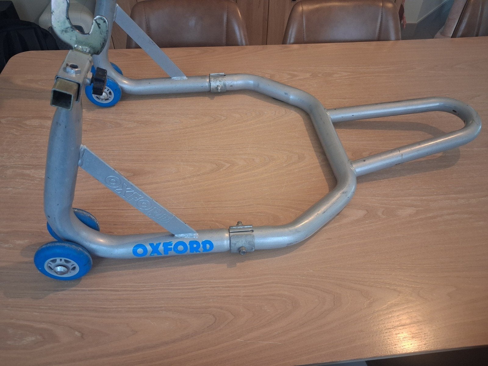 Paddock stand oxford, Motoren, Ophalen