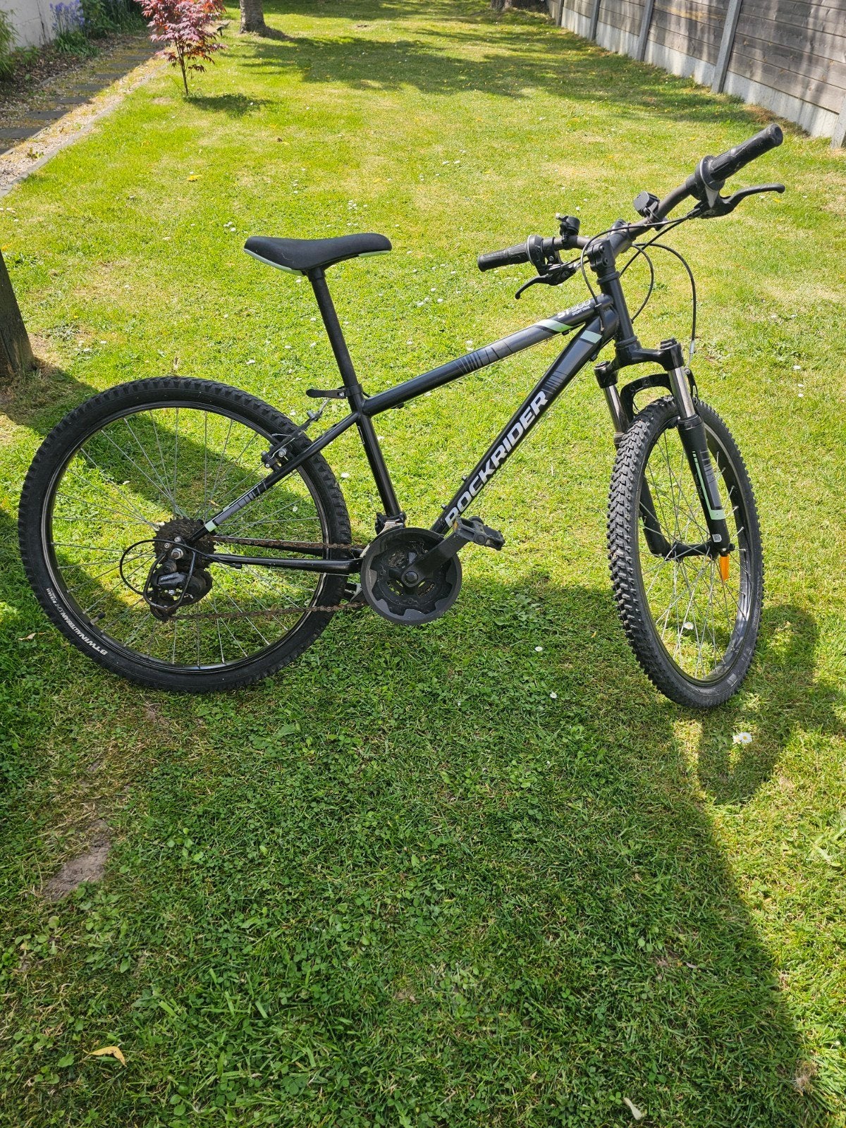 jongensfiets Rockrider zwart 24 inch, Fietsen en Brommers, Ophalen, Rockrider (Decathlon), Handrem, Gebruikt