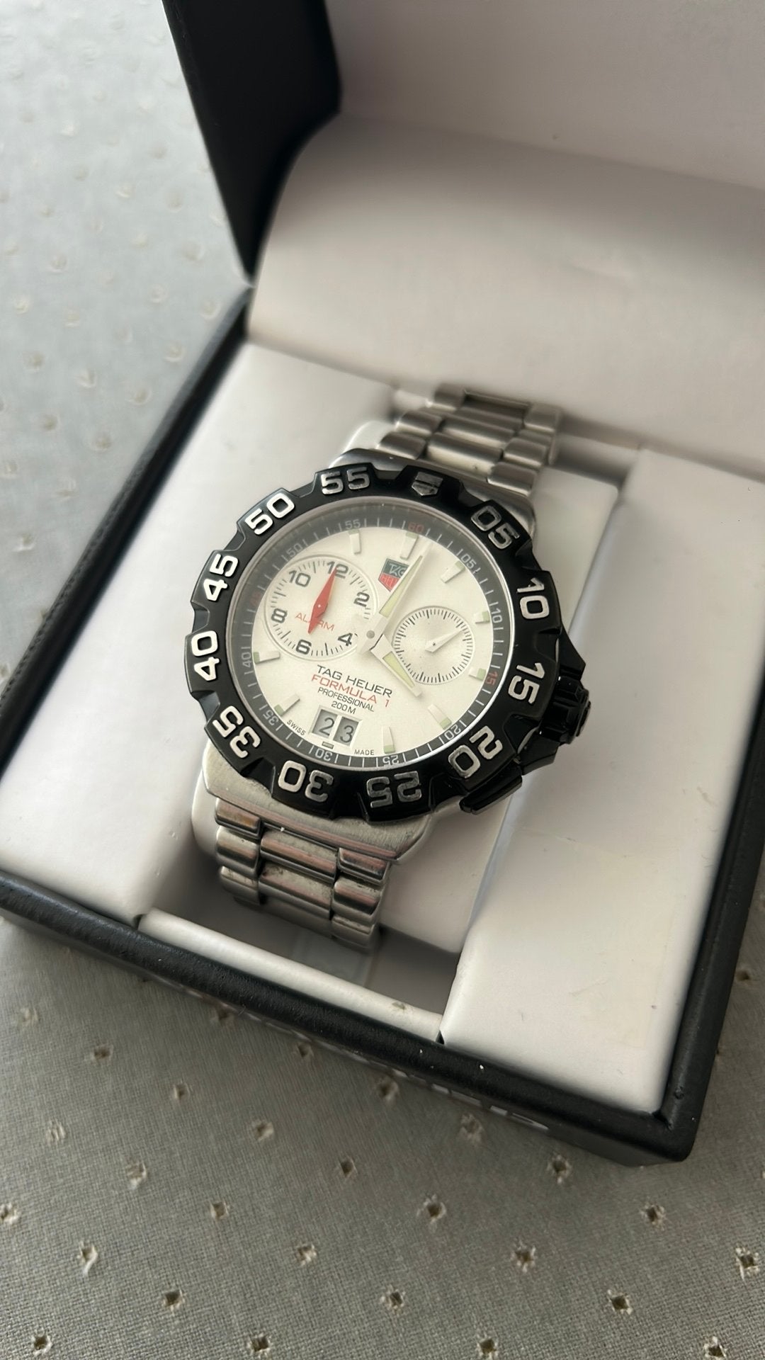 TAG Heuer - Formula 1 - Big Date - Alarm, Bijoux, Sacs & Beauté, Montres | Hommes, Montre-bracelet, Enlèvement ou Envoi, Acier