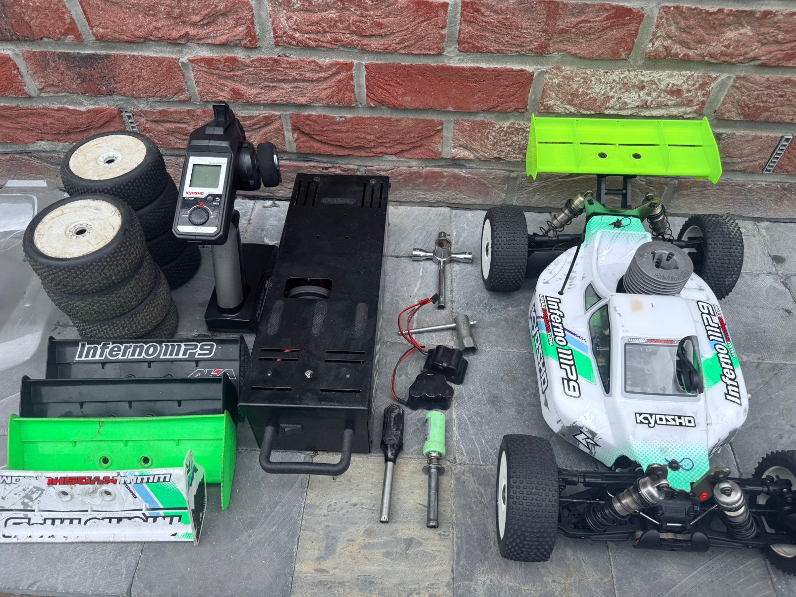 Buggy kyosho mp9, Hobby en Vrije tijd, Modelbouw | Radiografisch | Auto's, Ophalen of Verzenden, Zo goed als nieuw