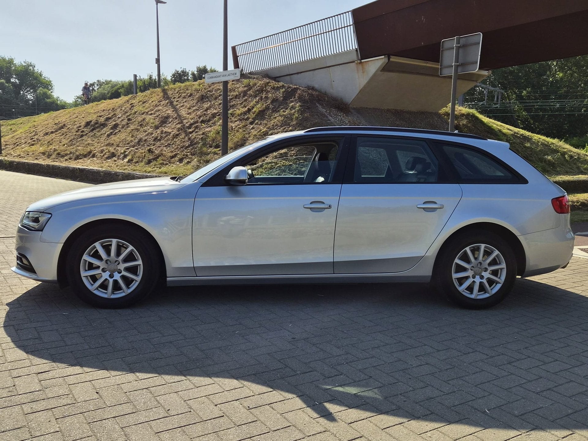 Audi A4 | Benzine |, Autos, Audi, Cuir, Achat, Entreprise, Boîte manuelle