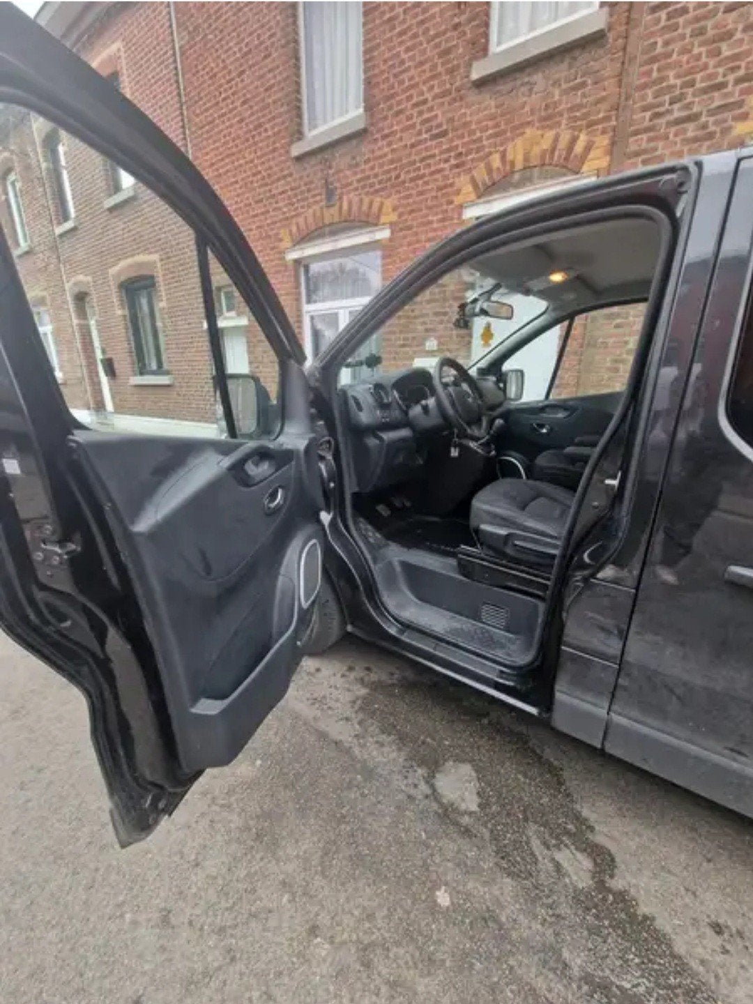 Opel Vivaro BiTurbo uit het jaar 2018, Ophalen, Opel