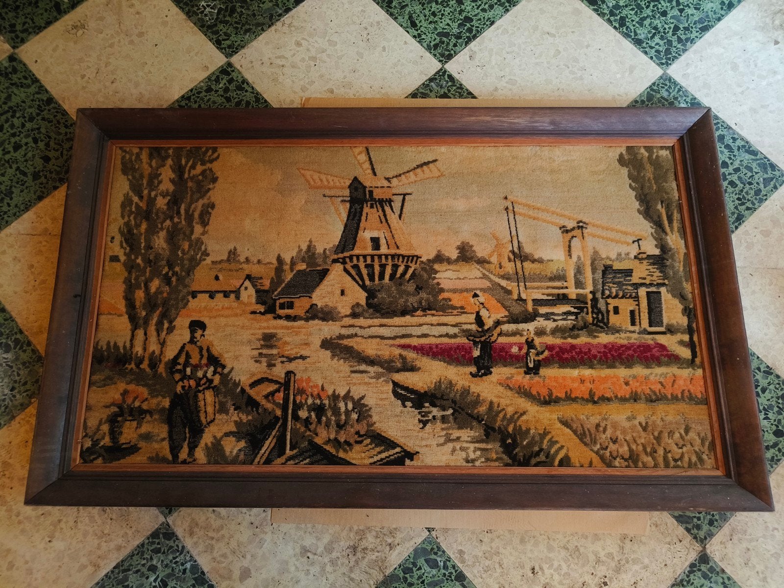 Ingelijst wandkleed, Ophalen