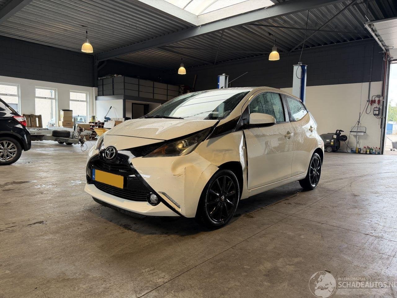 Toyota Aygo 1.0 VVT-i x-play NAP!, 998 cm³, Boîte manuelle, Toyota-Allee 2 ,50858, Köln, Deutschland, Kundenbetreuung@toyota.de