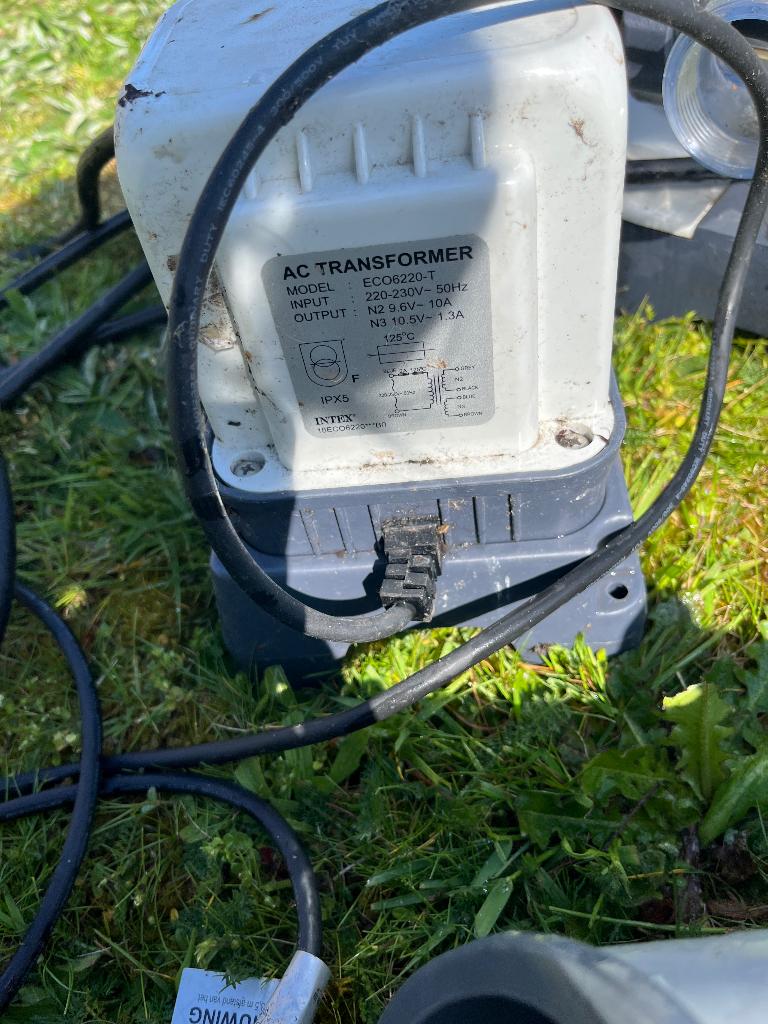 Intex Zoutwatersysteem en zandfilterpomp en stofzuiger, Tuin en Terras, Zwembad-toebehoren, Ophalen, Gebruikt