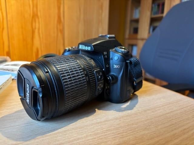 NIKON D90, 4 à 7 fois, 12 Mégapixel, Comme neuf, Enlèvement