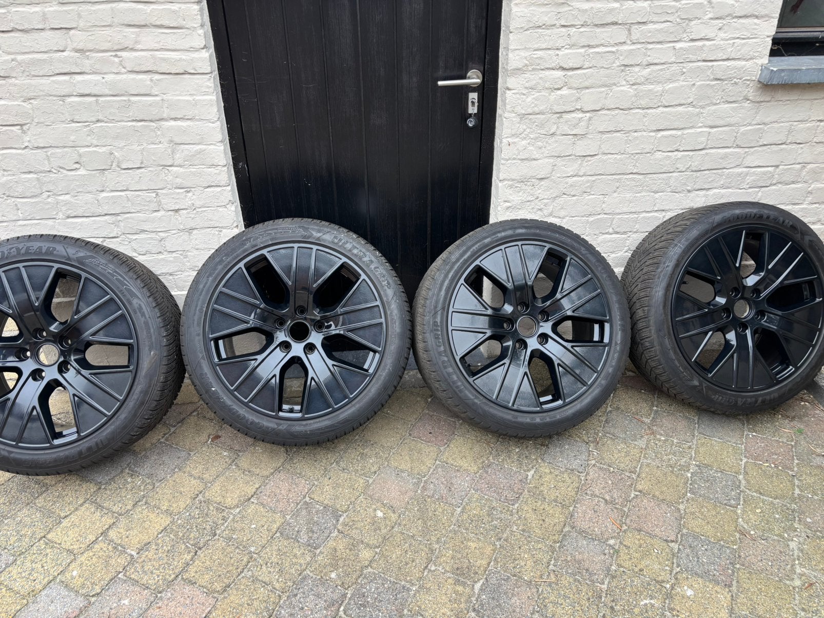 Originele Porsche Taycan velgen met winterbanden, Ophalen, Winterbanden, Velg(en)
