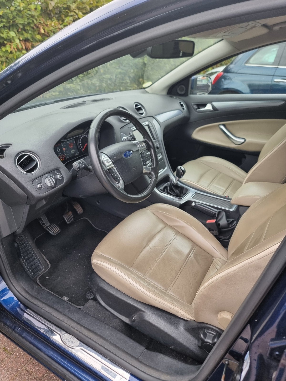 Ford Mondeo Wagon 1.6 TDCi Titanium (2011) – Full Leder

Gee, Auto's, Mondeo, Leder, Particulier, Cruise Control