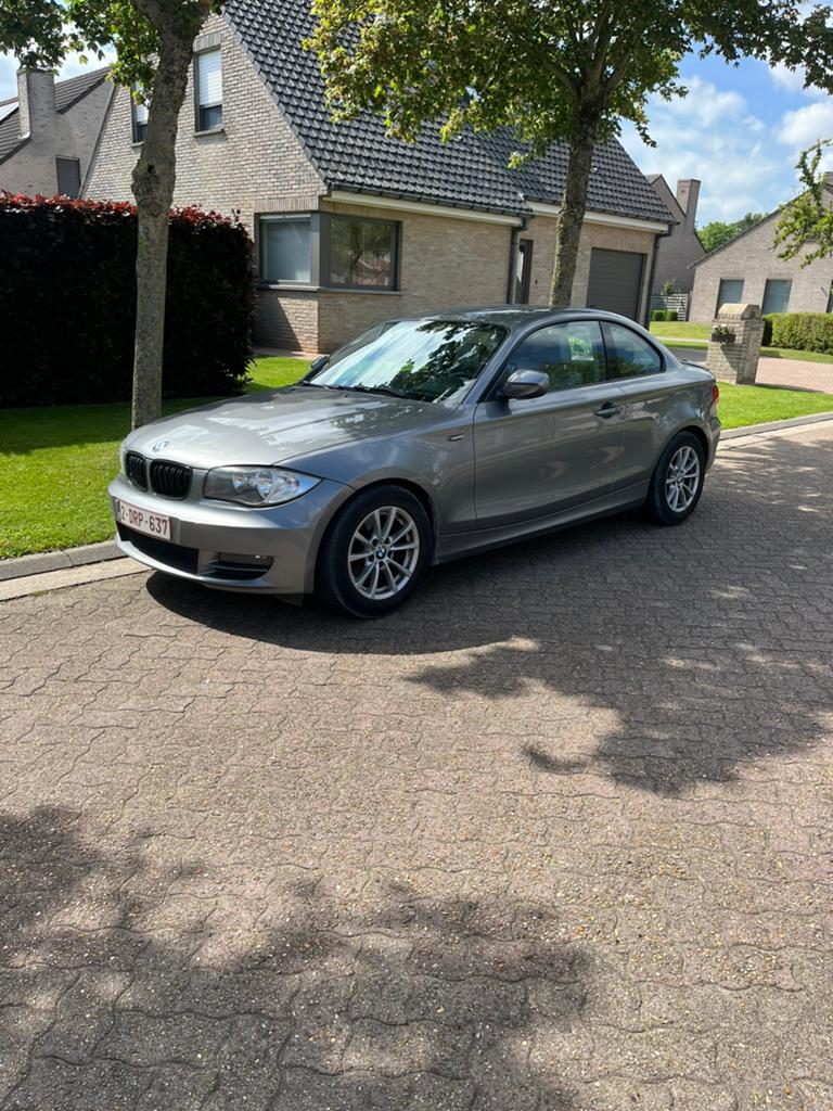 BMW 120i Coupé, Autos, Cuir, Achat, 1750 kg, Beige
