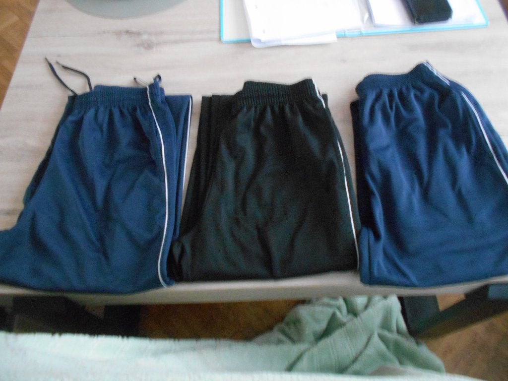 3 zelfde model trainingsbroeken maat s, Kinderen en Baby's, Ophalen of Verzenden, Zo goed als nieuw, Meisje, Sport- of Zwemkleding