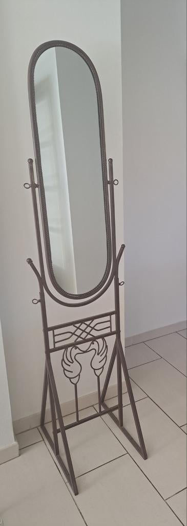 Miroir sur pied en acier brun avec détails, Enlèvement