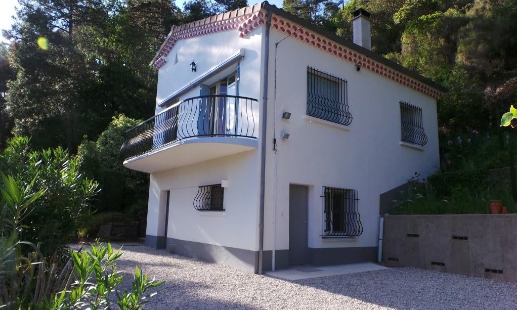 vakantiewoning te huur 6P Ardèche/Cévennes, Vakantie, Ardèche of Auvergne, Dorp, Wasmachine, In bos