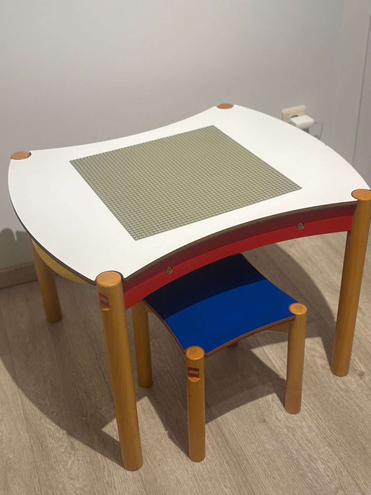 Originele houten LEGO Speeltafel + Krukje – In Goede Staat!, Ophalen, Gebruikt