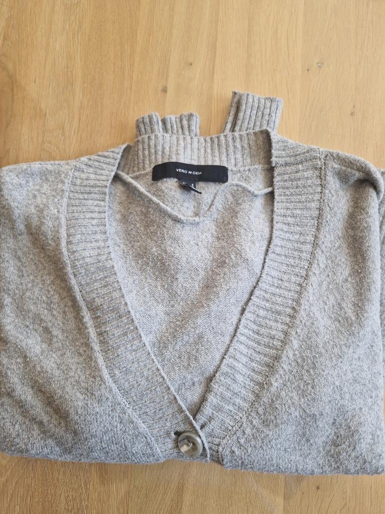 Grijze gilet met knopen merk Vera Moda maat smal, Ophalen, Maat 36 (S), Gedragen, Grijs
