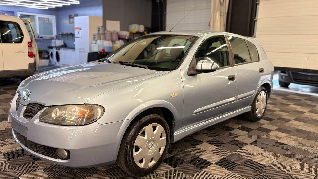 Nissan almera BENZINE bj2006 MANUEEL 198000KM 5DEURS, Auto's, Almera, 4 deurs, 1497 cc, Airbags