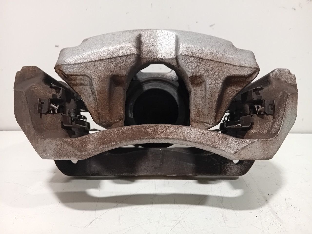 Remklauw links voor Opel Grandland, Onderdelen@venauto.nl, Van der Ven Autorecycling B.V., Gebruikt, Ettenseweg 76, 4706 PB Roosendaal, The Netherlands