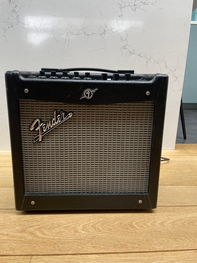 Fender Mustang I v2, Ophalen, Gebruikt, Gitaar, Minder dan 50 watt