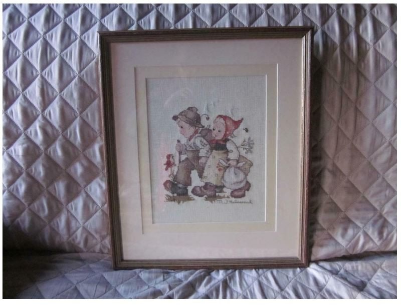 Broderie « HUMMEL » encadrée avec verre et support 2X, Enlèvement ou Envoi, Comme neuf, Broderies à la main, Pièce ou Accessoires