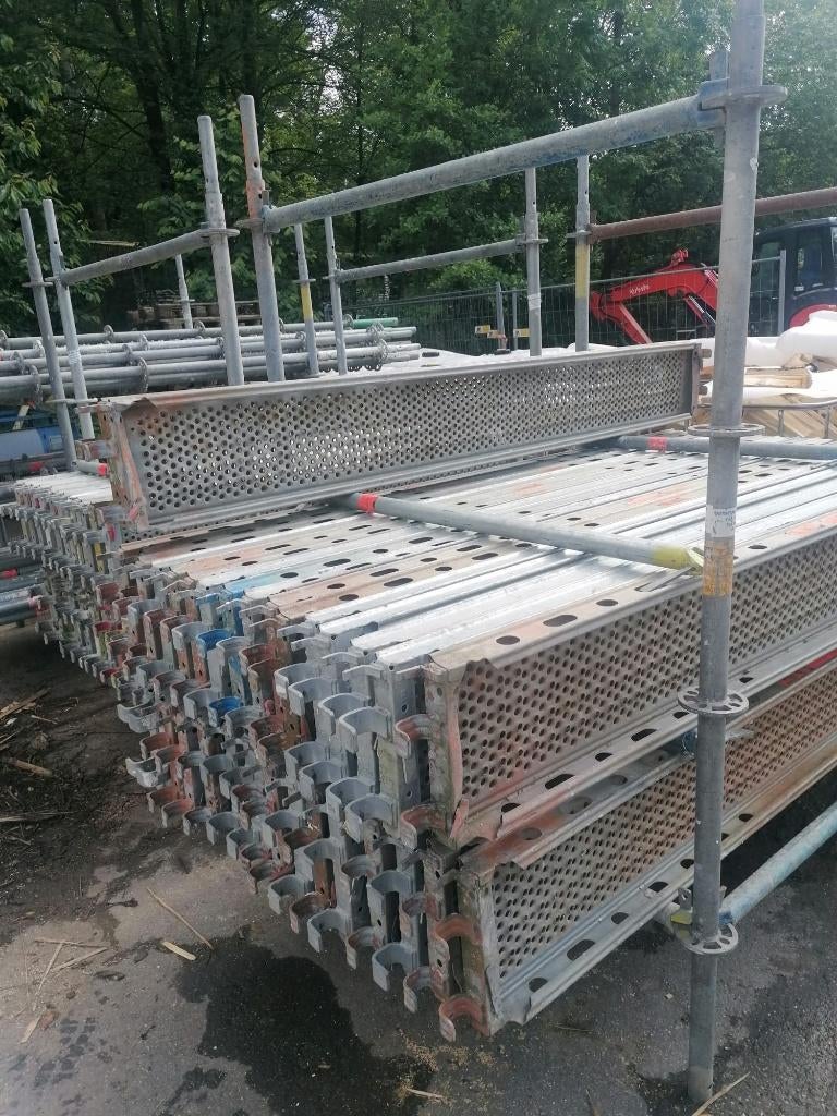 Echaffaudage Layher, Enlèvement, Utilisé, Échafaudage de façade, 5 mètres de hauteur ou plus