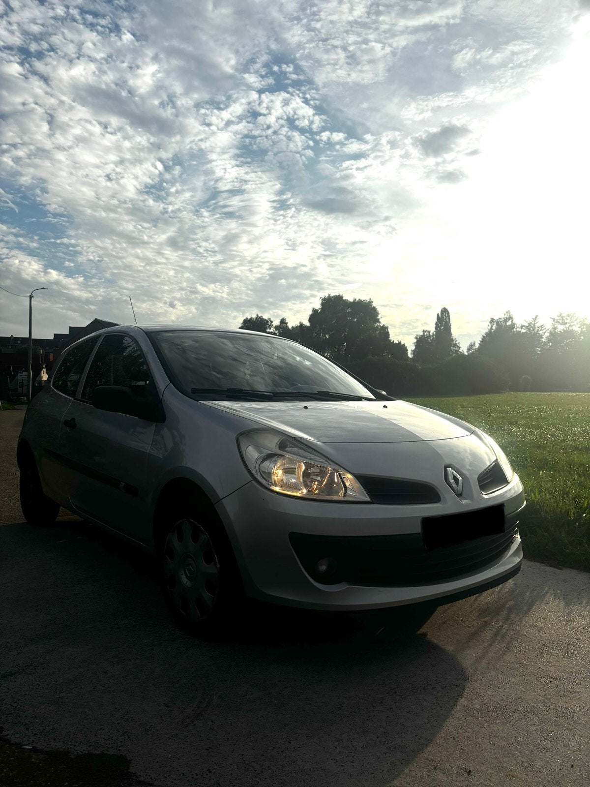 Clio 3 1.2 2008 essence, Autos, Argent ou Gris, https://public.car-pass.be/verify/7897-2058-5365#, Noir, 5 places
