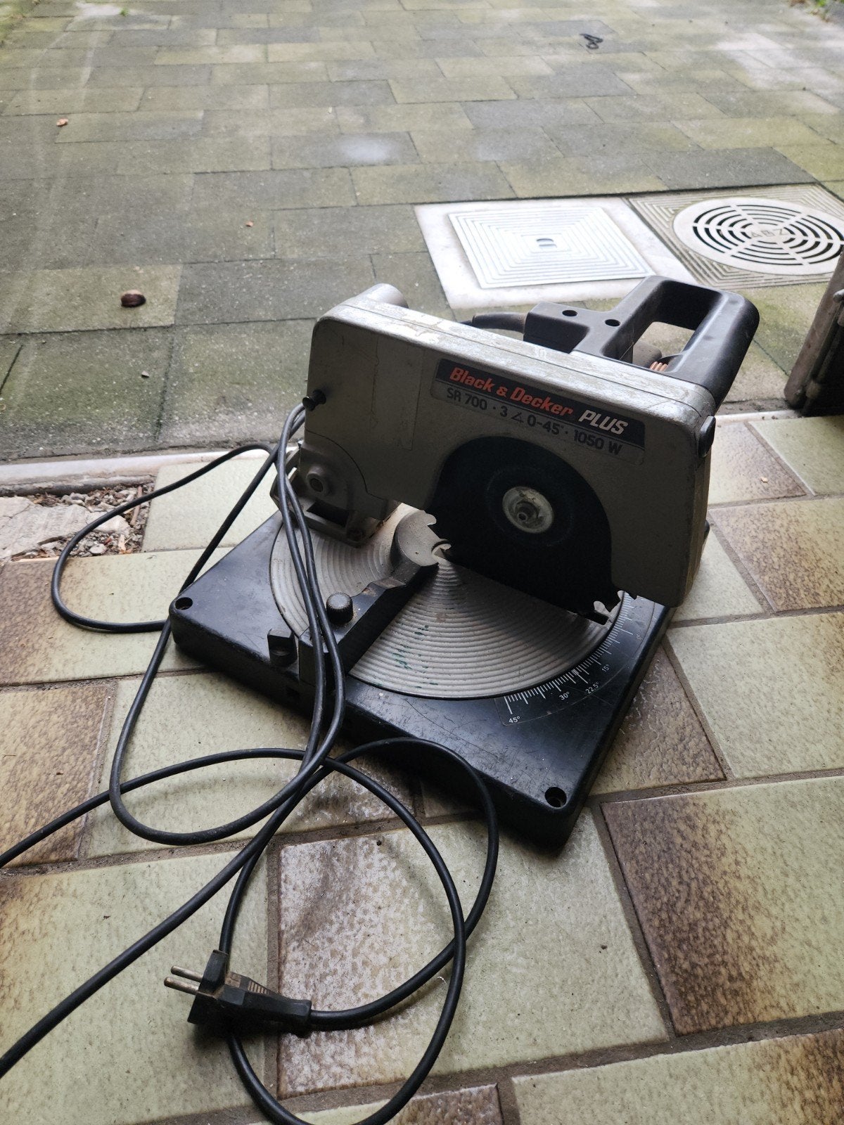Scie à onglets Black&Decker Plus 1050W SR 700, Enlèvement