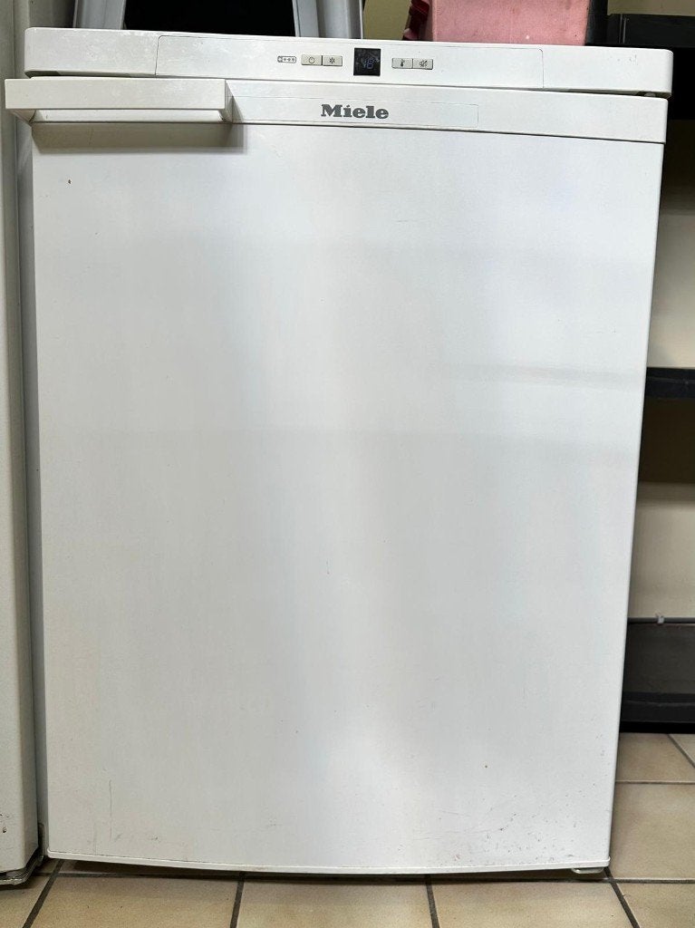 Miele tafelmodel vriezer,  model F 12011 S-2, Elektronische apparatuur, Vriezers en Diepvrieskisten, Zo goed als nieuw, Ophalen